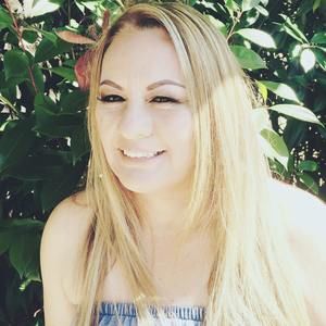 Meet your Posher, Camelia